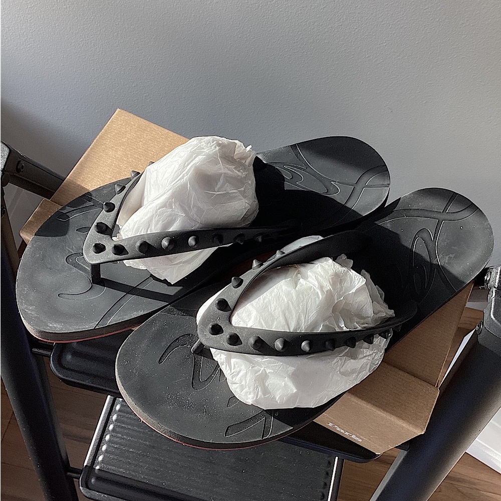 Christian Louboutin Loubi Flip Studded Flip Flops in Black Size 42 - Picture 2 of 5